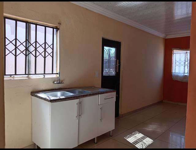 2 BEDROOM FREEHOLD FOR SALE IN VOSLOORUS